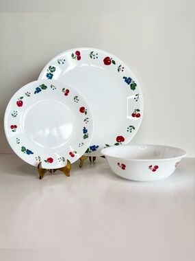 Corelle Berries & Cherries 3 Piece Place Setting Dinner Plate Salad Plate Bowl